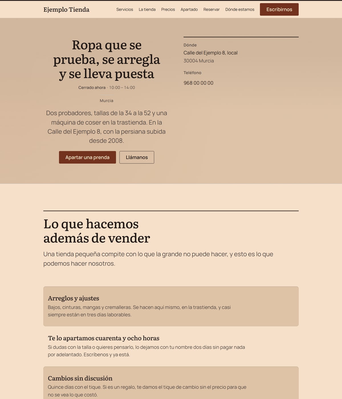 Portada de la web de ejemplo de una tienda de ropa: fondo crema cálido, titular con remates, la dirección y el teléfono a la derecha y el botón de apartar una prenda.